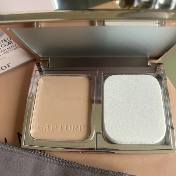 Dior. 010  Capture Totale Compact - 3D Correcting Powder no box